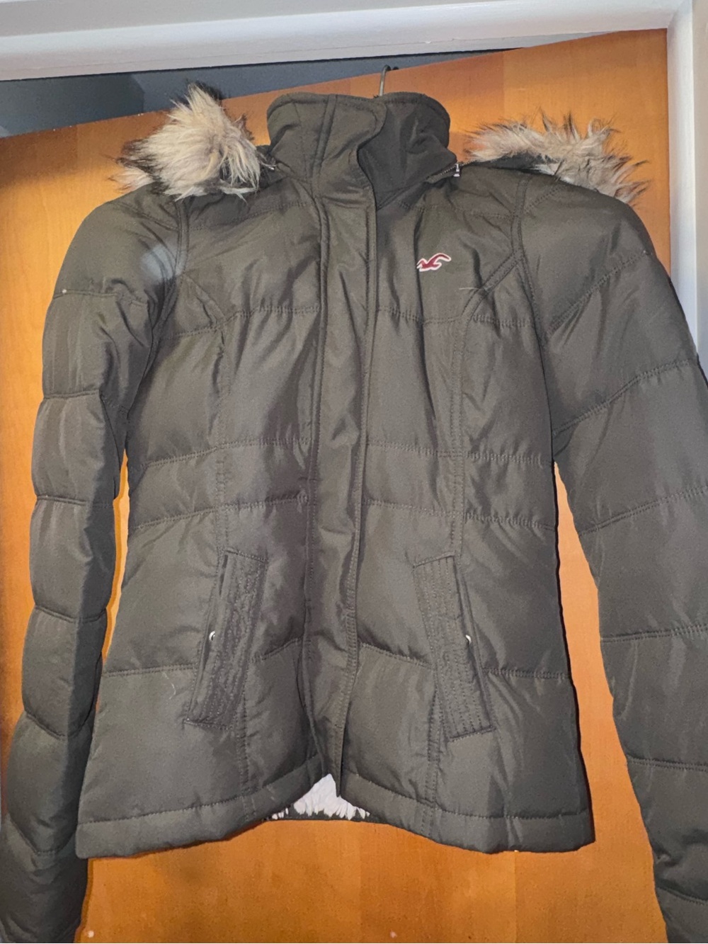 Hollister Olive Green Quilted Puffer Jacket with Faux Fur Trim